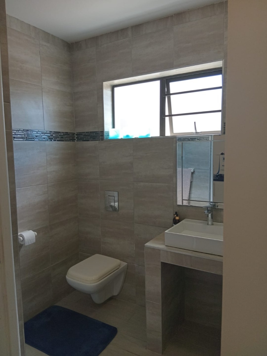 6 Bedroom Property for Sale in Gonubie Eastern Cape